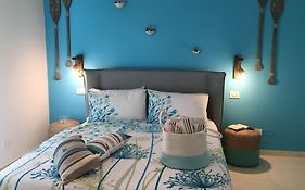 Intra Rooms